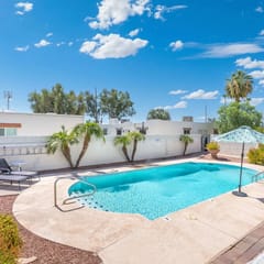 Charming 2 Bedroom Scottsdale Home, Pool & Garden