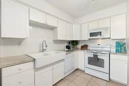 Charming 2 Bedroom Scottsdale Home, Pool & Garden - Image 4