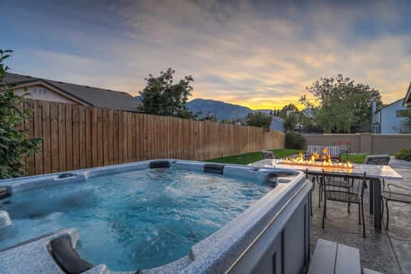 Mountainside View Firepit & Hot Tub near Broadmoor - Image 1