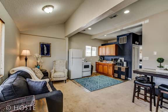 Steps to Downtown, Pikes Peak Views and Fast Wi Fi - Image 1