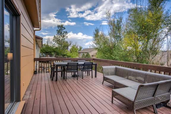 Monthly Stays | Fenced Outdoor space with Firepit - Image 1