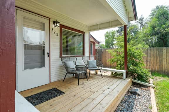 Tiny cottage w/ relaxing porch near Olympic Center - Image 1
