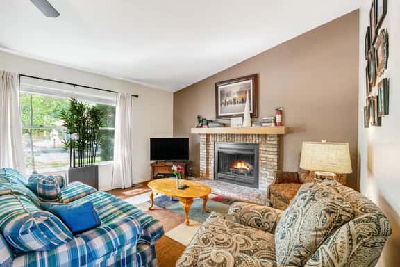 4BD Cheyenne Mountain House with Hot Tub and Grill - Image 1