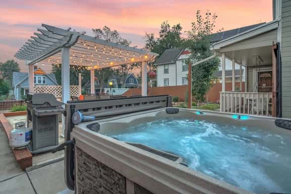 HotTub, Patio, BBQ & FirePit | near Olympic Center - Image 1
