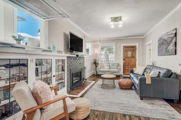 3BD Cottage Backyard near Garden of the Gods in CO - Image 1