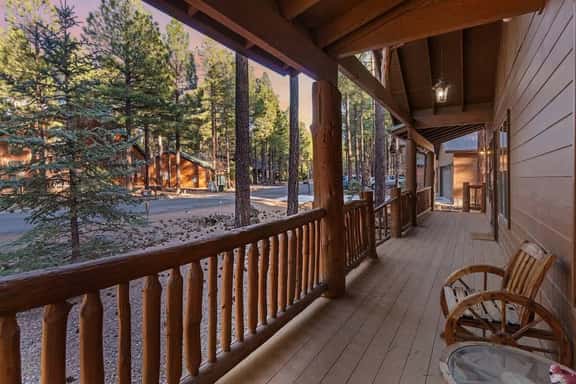 Resort Style Pine Top Cabin | Deck Views | Sleeps - Image 1