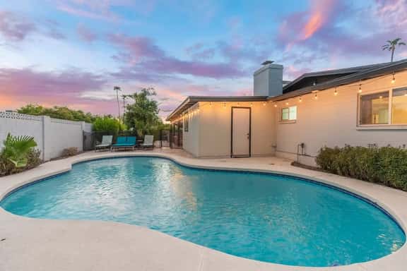 Sparkling Pool, 4 Bedroom, Grill, Great Location - Image 1