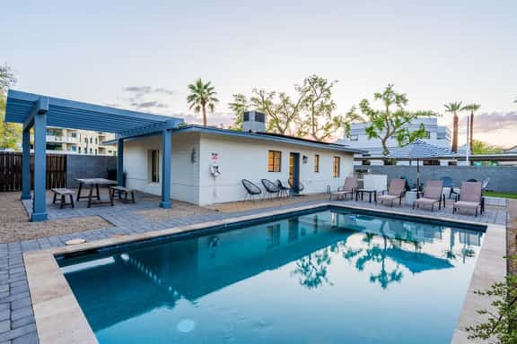 Walk 2 Old Town, Sparkling Pool, Fire Pit, Oasis - Image 1