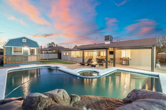 5BR, Pool, Games, Mini Putt, BBQ, Patio & Firepit - Image 1