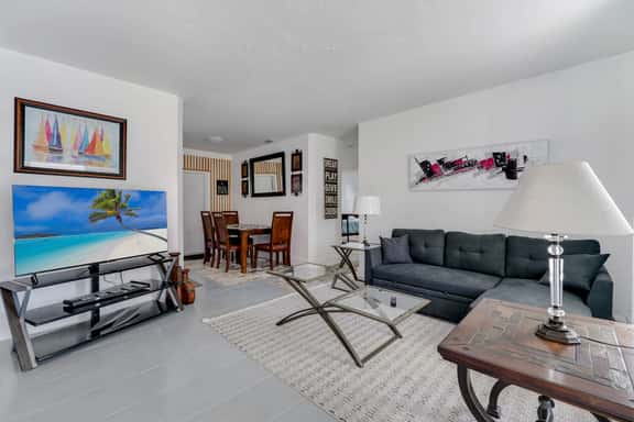 Modern 3BR Home, Sleeps 6, Minutes from DT Miami - Image 1