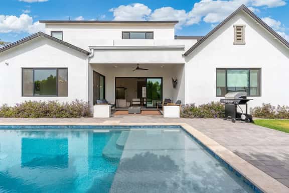 Heated Pool, Fire pit, backyard grill, Phoenix DT - Image 1