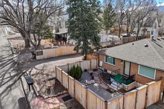 Cozy 1BR Near Downtown & Garden of Gods - Image 1