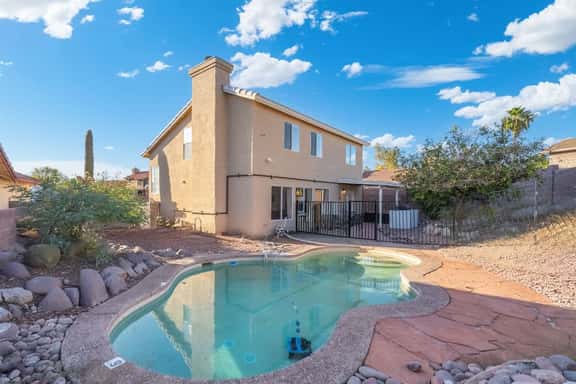 Cozy 3BR Escape, Poolside Grill & Chill Spot - Image 1