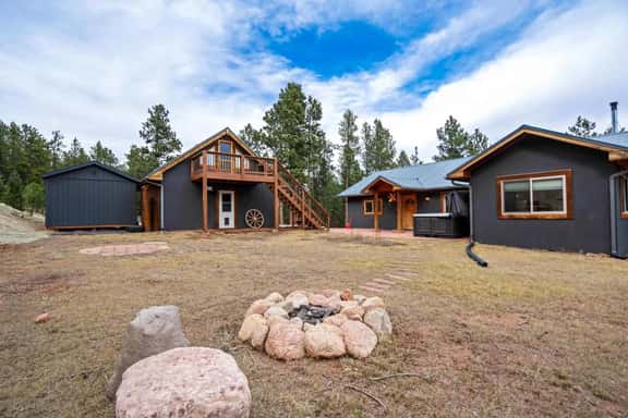 Luxury 4BR Mountain Retreat w/ Hot Tub & Views - Image 1