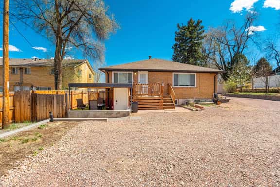 Modern 2BR Retreat Near Garden of Gods - Image 1