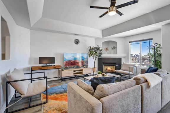Cozy 2BR Home, Workspace, Sleeps 4, Downtown - Image 1