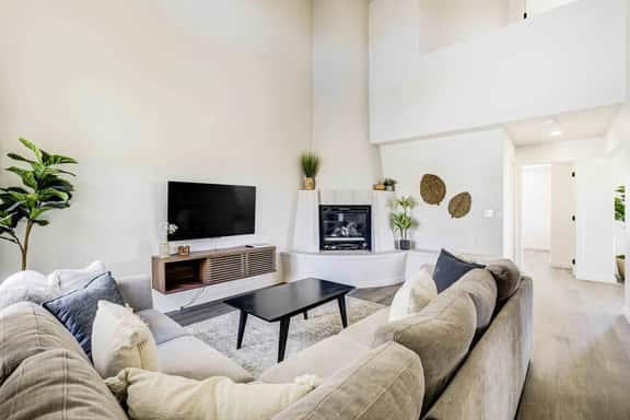 3BR Retreat with Hot Tub, Deck, Fire Pit,Sleeps 10 - Image 1