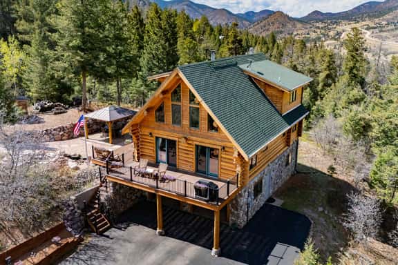 4BR Mountain Log Cabin, Hot Tub, Loft,Deck Views - Image 1