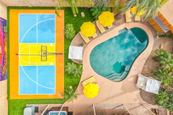 Heated Pool, Spa, Sauna, Cold Plunge, Pickleball - Image 1