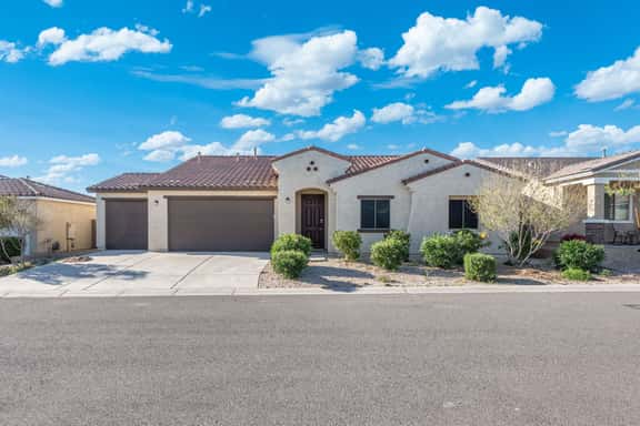 Spacious 4BR Retreat,Sleeps 8,Near Spring Training - Image 1