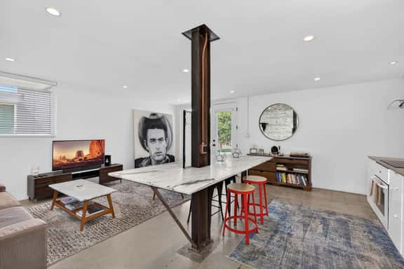 Modern 2BR Retreat, Sleeps 4,Near Arcadia&Biltmore - Image 1