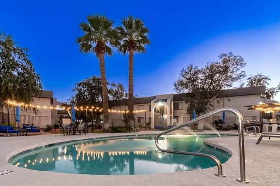 2BR Modern Mesa Stay Near DT with Pools & Gym - Image 1