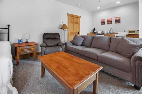 1BR Mountain View Studio with Fireplace,Deck,Views - Image 1