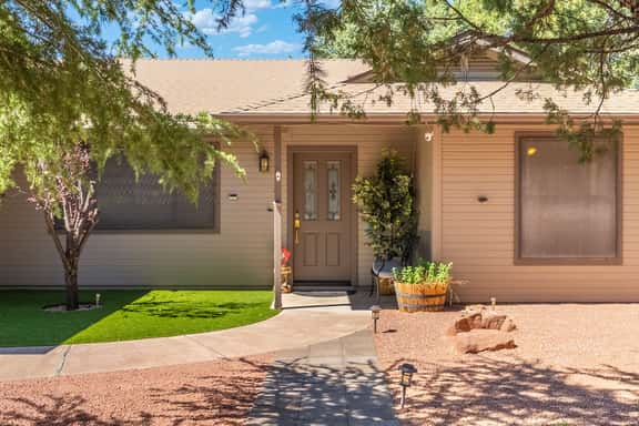 3BR Cozy Retreat, Firepit, Hot Tub, BBQ & Patio - Image 1