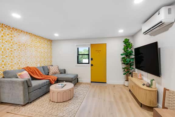 Modern 2BR in Manitou Springs, Walk Downtown - Image 1