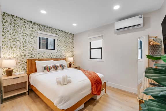 Stylish 2BR in Manitou Springs, Walk Downtown - Image 1
