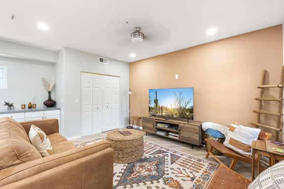 2BR Stylish Desert Casita with Workspace,Mtn Views - Image 1