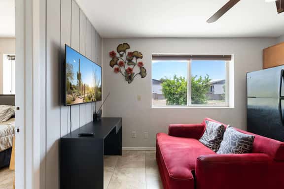 2BR Stay with Patio, Yard, Workspace,Near Downtown - Image 1