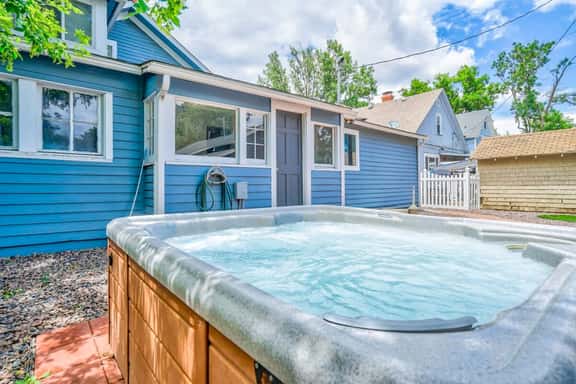 Hot tub and Pikes Peak porch near Colorado College - Image 1