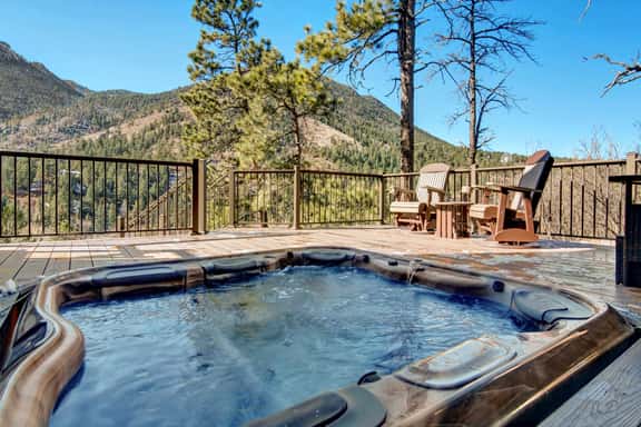 Scenic 4BR Cabin with Hot Tub, Sauna, Sleeps 10 - Image 1
