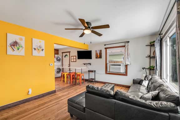 2BR Pet friendly BBQ Fire Pit in EastSide Colorado - Image 1