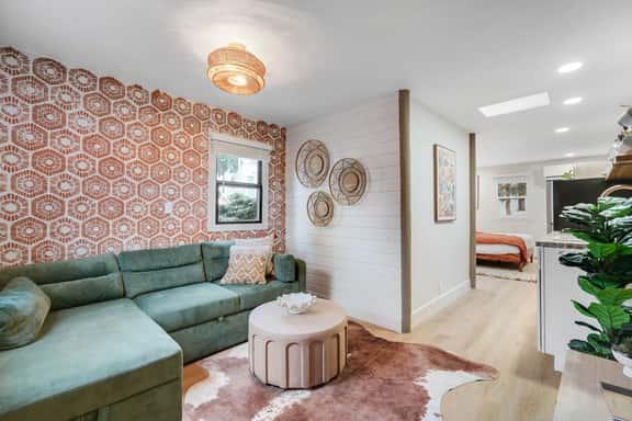 Modern Studio in Manitou Springs, Walk Downtown - Image 1