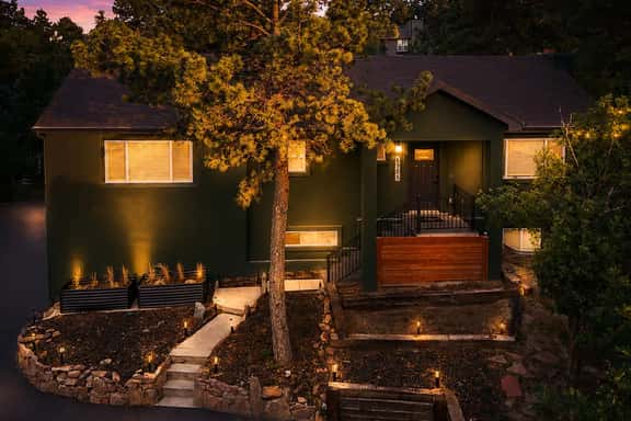 4BR Mountain Retreat with Games, Large Deck &Views - Image 1