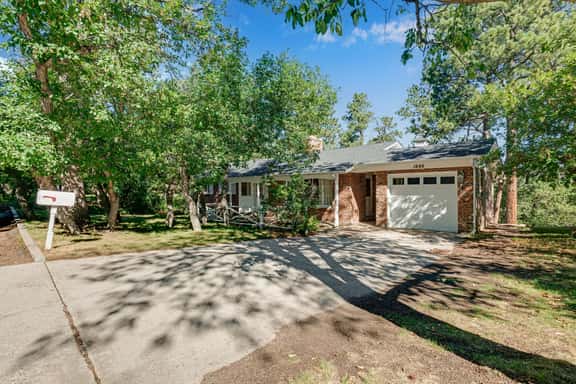 Spacious 4BR Broadmoor Retreat Near Seven Falls - Image 1