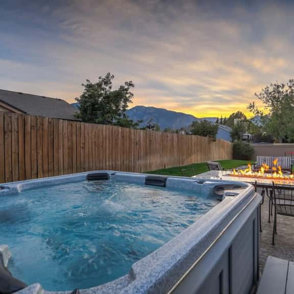 Mountainside View Firepit & Hot Tub near Broadmoor - Image 1