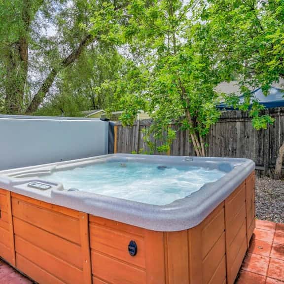 Hot tub and Pikes Peak porch near Colorado College - Image 1