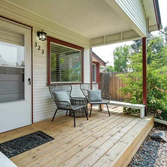 Tiny cottage w/ relaxing porch near Olympic Center - Image 1