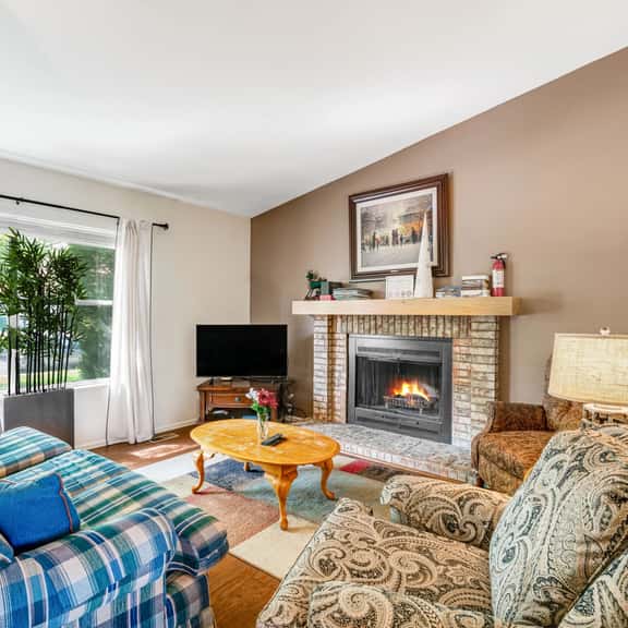 4BD Cheyenne Mountain House with Hot Tub and Grill - Image 1