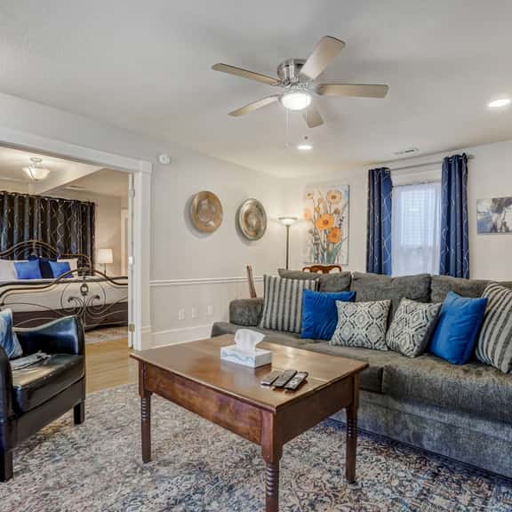 1BR Quiet Neighborhood & Nearby Parks - Image 1