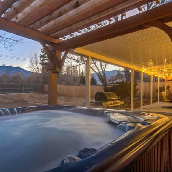 Hot Tub Mountain View Broadmoor Ranch Retreat Stay - Image 1