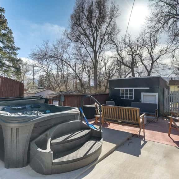 Elite Quarters Prime Location Downtown Hot Tub,BBQ - Image 1