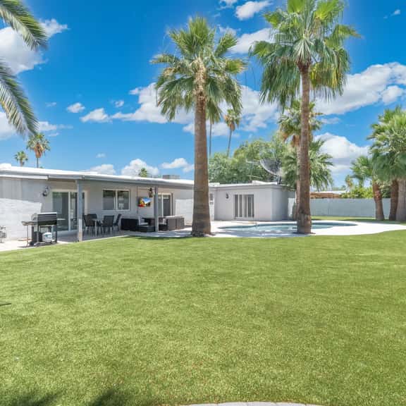 4BD| Mid Terms Welcome | 31+ Day Stays - Image 1