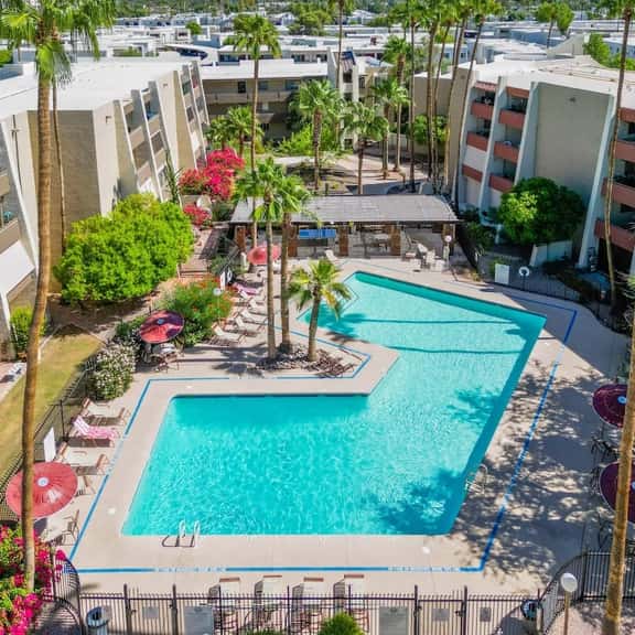 2BR | Old Town & Fashion Sq | Pool & Hot Tub - Image 1