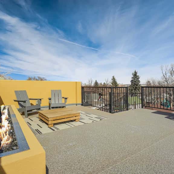 4BR Rooftop Deck w/Firepit, Balcony in DT Colorado - Image 1