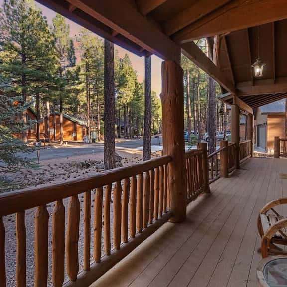 Resort Style Pine Top Cabin | Deck Views | Sleeps - Image 1