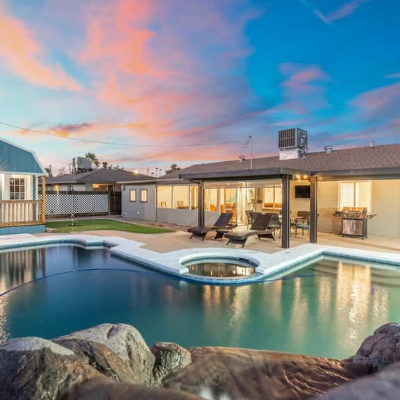 5BR, Pool, Games, Mini Putt, BBQ, Patio & Firepit - Image 1